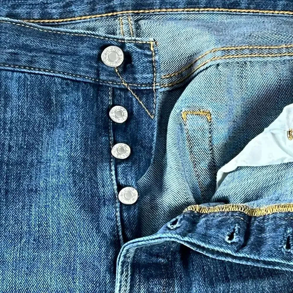 Levi’s 501 Medium Wash Button Fly Straight‎ Leg Denim Jeans W36